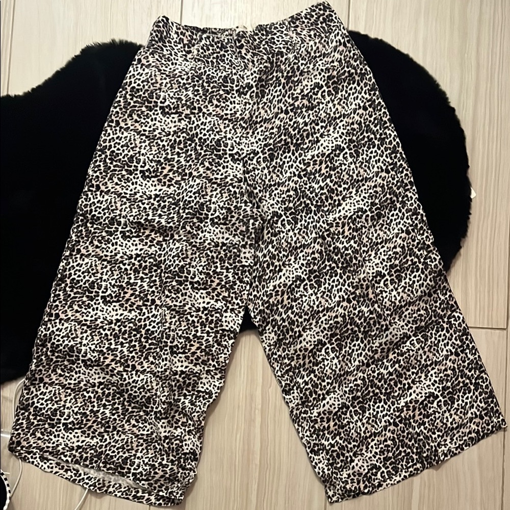 Leopard Print Wide-Leg Pants cropped